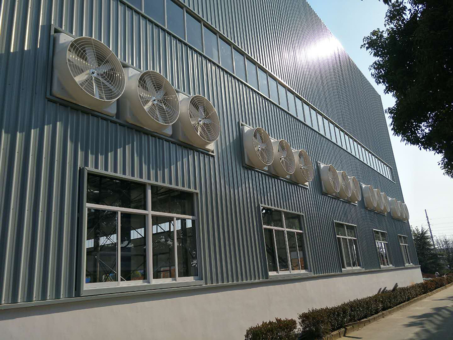 鋼結(jié)構(gòu)廠房側(cè)面安裝玻璃鋼負壓風機1
